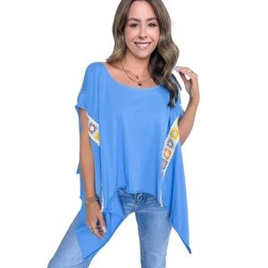 NWT Davi & Dani Crochet Trim Batwing Top